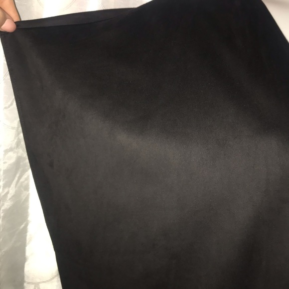 ⬇️Cupio Black faux suede fringe trim vest - Picture 3 of 6